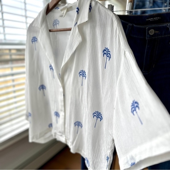 H&M  button down shirt, cropped & oversized, with dolman cut 3/4 sleeves - Picture 2 of 10